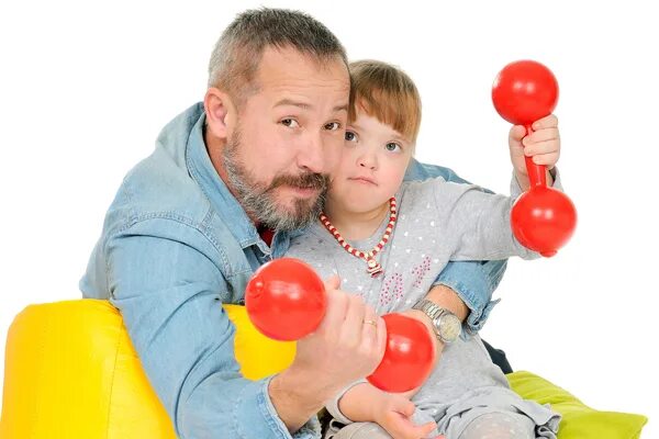 Дети донского. Родители и дети обнимаются. Отец особо. Родители и дети. Областной проект папа особого ребенка.