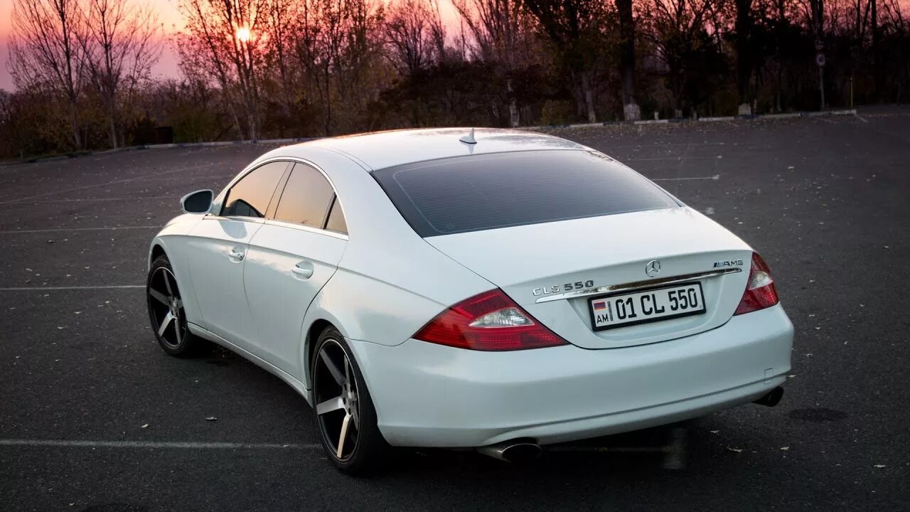 Мерседес ереван. Mercedes CLS 55 AMG. Мерседес банан CLS 2008. Мерседес банан CLS 550. Mercedes CLS 550 AMG.