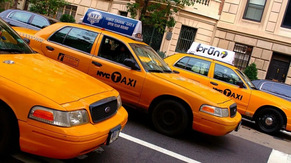 Заказать машину заранее такси. Такси КЭБ Нью Йорк. Еллоу КЭБ такси. Нью Йоркское такси КЭБ. Yellow Cab такси.