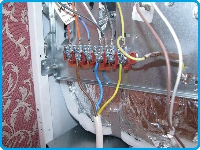 Подключение электропечей. Подключить электроплиту индезит 220 вольт. Подключить провод к электроплите. Подключение электропечей. Подключение электропечей.