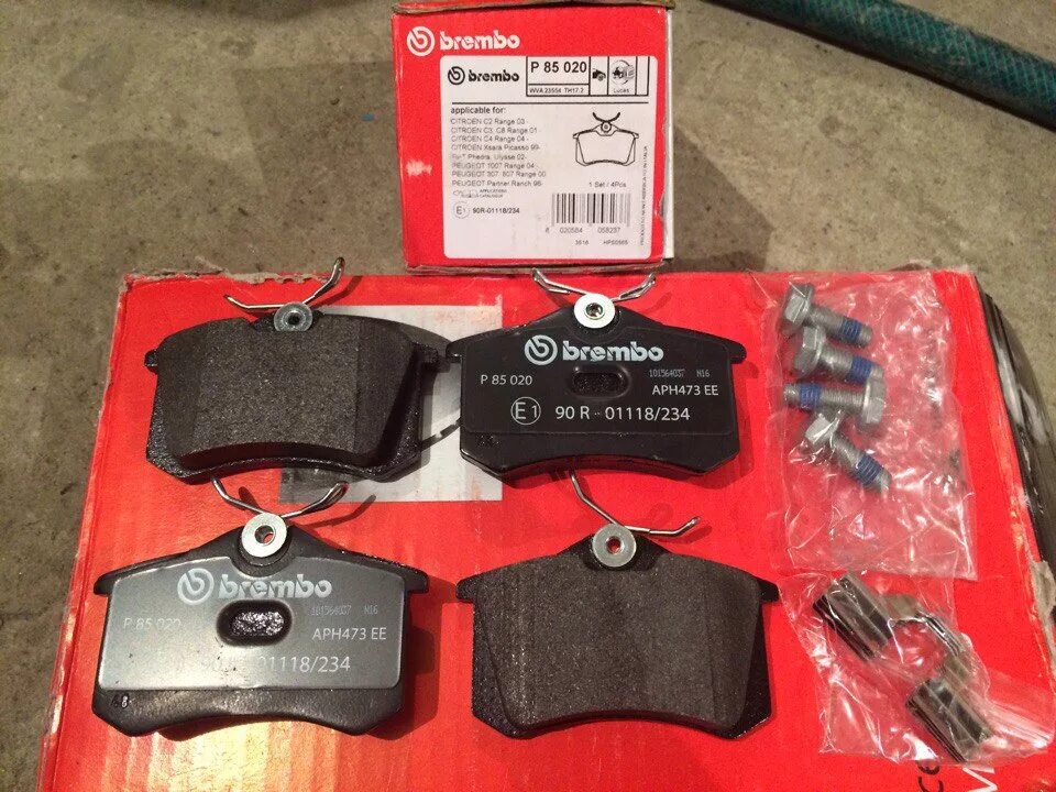 Колодки brembo купить. BREMBO P 85 144 колодки тормозные дисковые. BREMBO P 85 112 колодки тормозные дисковые. Колодки тормозные BREMBO p56084. Колодки тормозные BREMBO p68033.