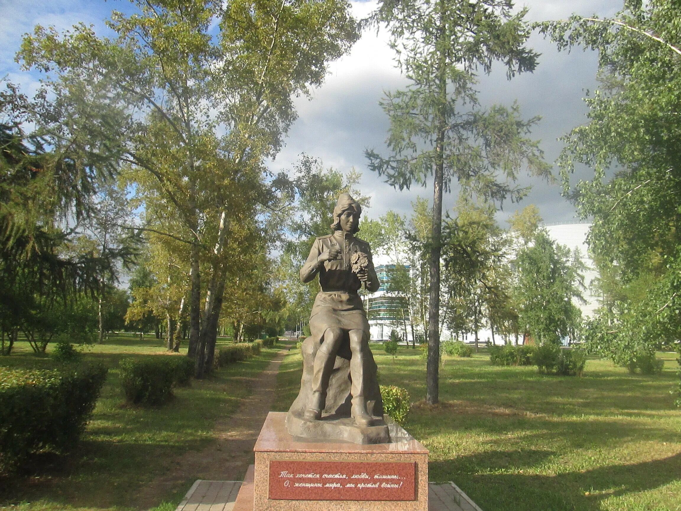 Фото: Солдату, жанровая скульптура, Красноярск, Гвардейский парк - Яндекс Карты