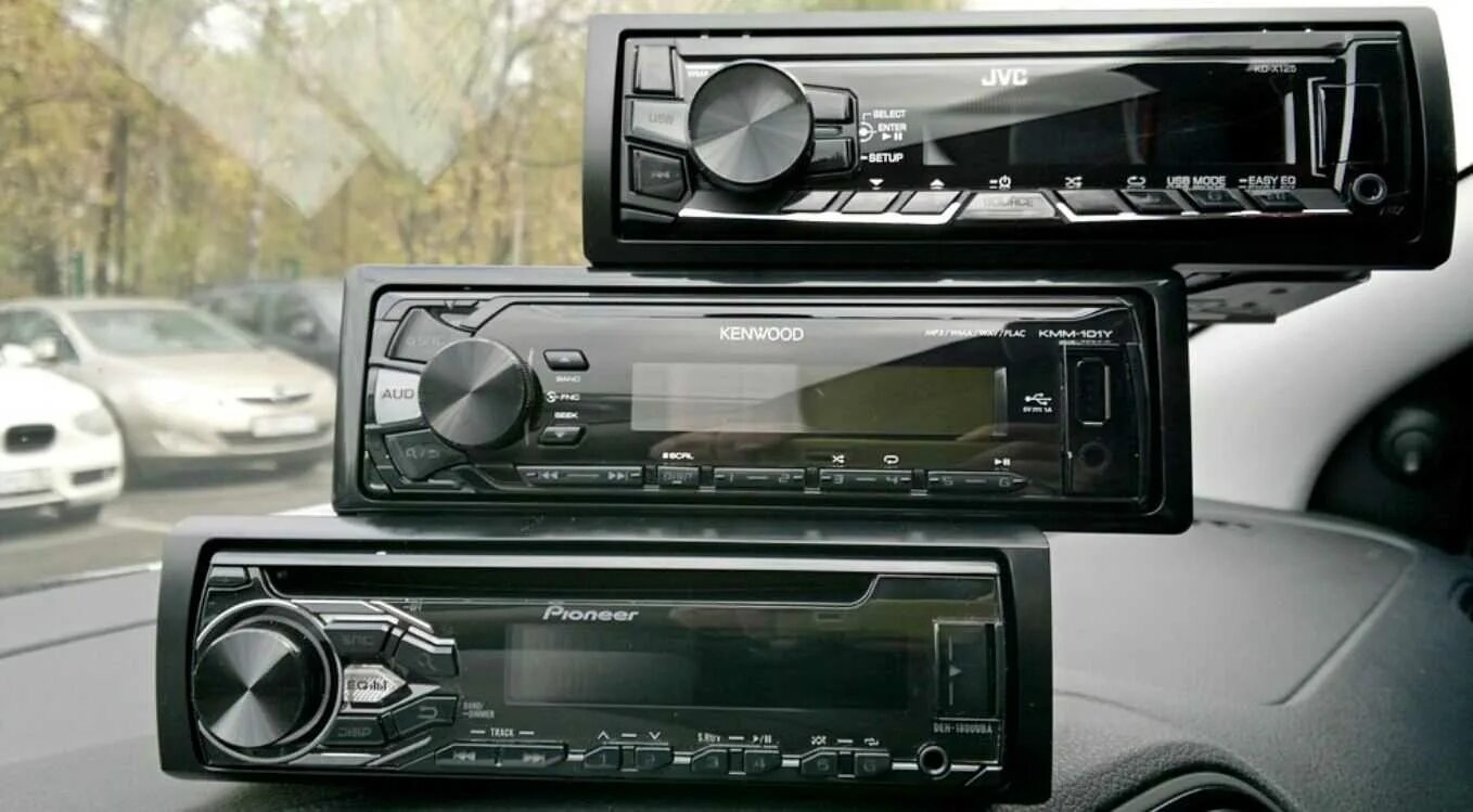 Магнитолы лучшее звучание. Магнитола Kenwood 1 din. Автомагнитола Pioneer 2022. Магнитола LG 1din. Самая популярная автомагнитола.