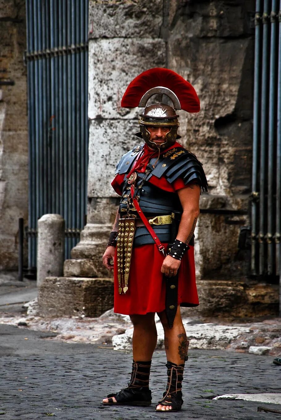 Как назывался римский воин. Костюм Римского воина. Римский воин. Костюм воина римляне. Римлянин современный.