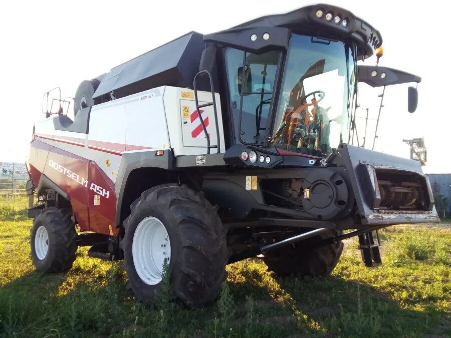 Рсм 161 комбайн. Ростсельмаш 161. Комбайн ростсельмаш рсм. Зерноуборочный комбайн rsm 161. Рсм 161 комбайн.