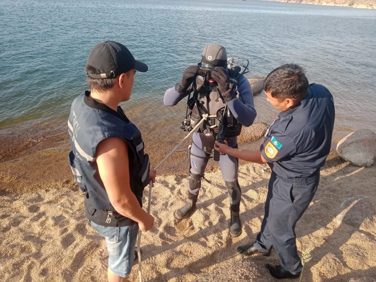 Утонули родители. Водолазы. Снаряжение водолаза. Утонули 2 детей в Казахстане.