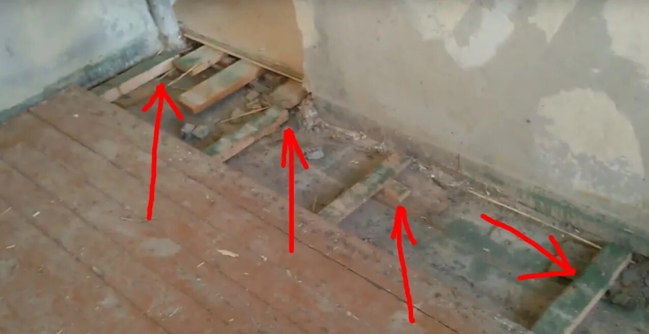 Плесень на полу. Циничные фразы о жизни. Укладка ламината. Полы в квартире. Дыра в полу.