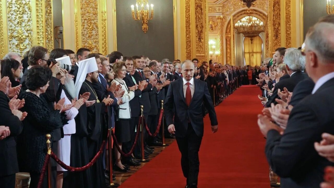 Решение одобрено торжественная церемония. Инаугурация Владимира Путина 2018. Зал инаугурации президента РФ.