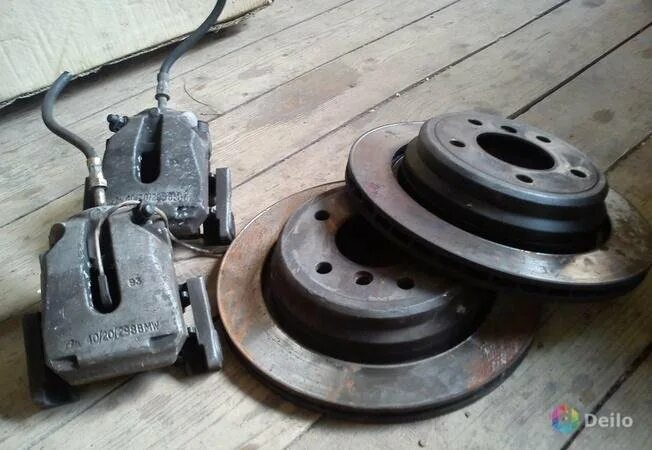 Диск тормозной передний на bmw e39. Bmw e39 тормозные. Задние тормозные диски вентилируемые бмв е39. Тормоза bmw m5 e39. Тормозные колодки бмв е39.