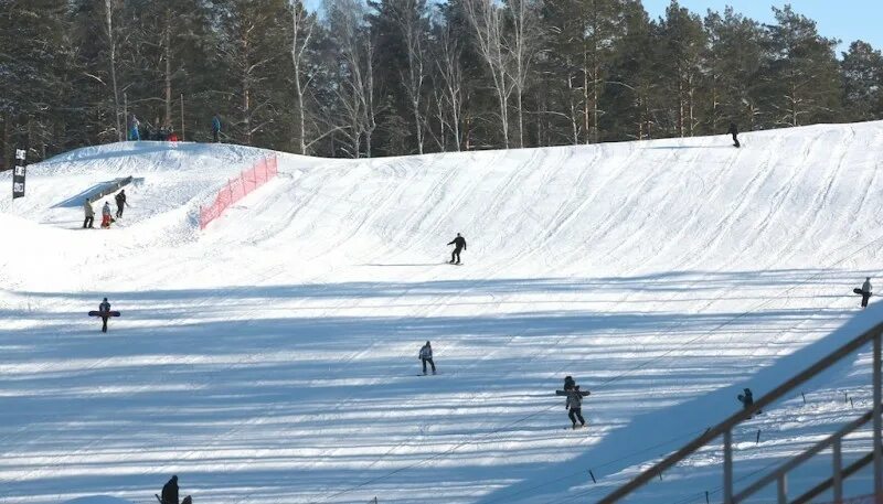 Кулига тюмень цены. Кулига парк горнолыжка. Кулига парк Тюмень. Кулига парк Тюмень горки. Горнолыжный курорт Кулига парк Тюмень.