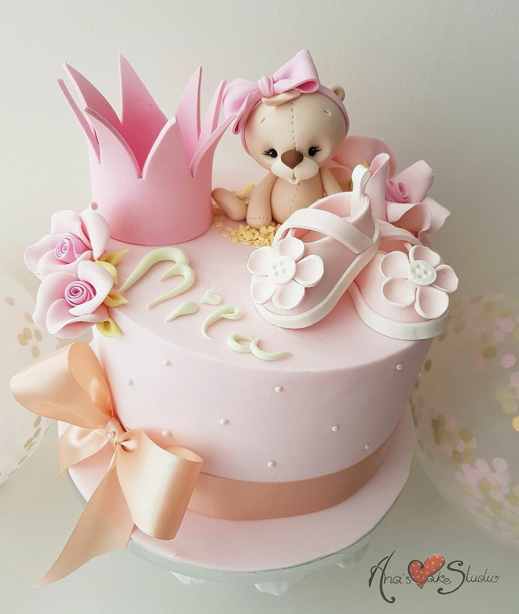 Красивый торт на рождения девочки. Детский торт для девучка. Торт на рождение девочки. Торт на годик девочке. Торт нарожден е девочки.