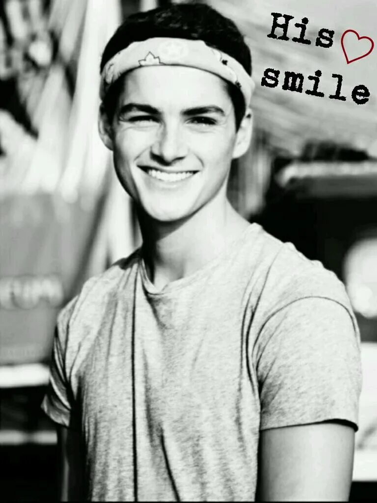 Блэк фин. Черно белый финн вулфорд. Black finn. Finn wolfhard борис. Финн блэк.