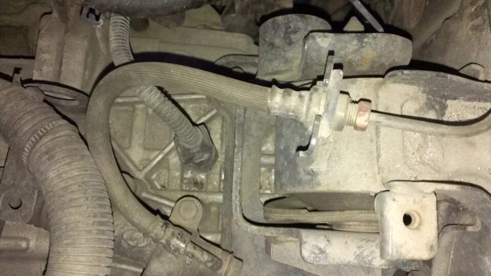 Включение задней передачи на ниве шевроле. Не выключается задний ход. Датчик заднего хода акцент. 4. Не выключается задний ход.