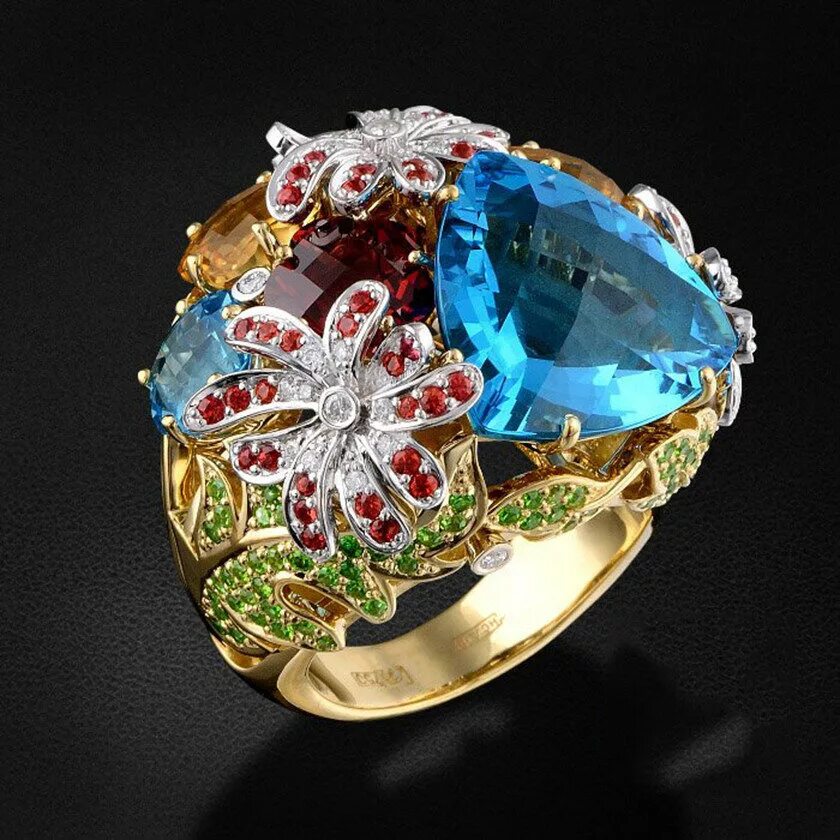 Зелёный гранат демантоид камень. Украшения с разноцветными камнями. Кольцо с уральскими самоцветами. Самоцветы изделия. Украшения с разноцветными камнями.