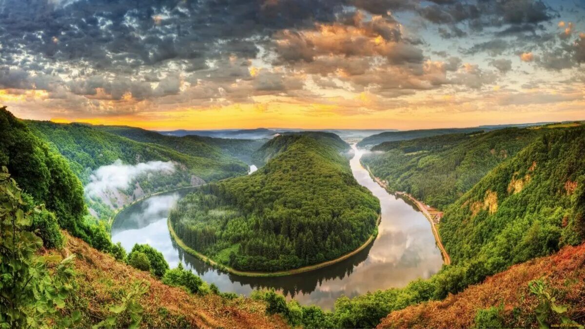 Реки на планете земля. Река Саар Германия. Сааршляйфе петля Саара. Излучина реки Киржач. Река Саар и Манская петля.