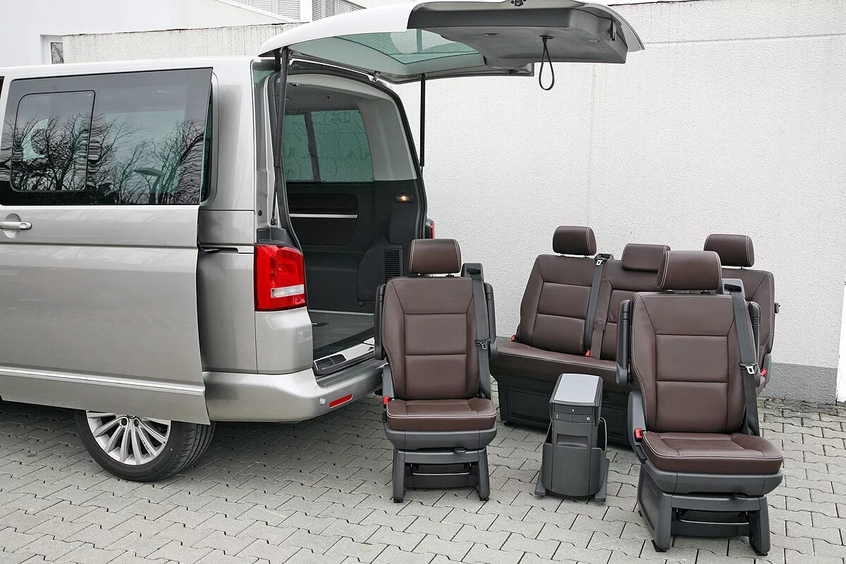 Купить фольксваген мультиван. VW Multivan t5. Фольксваген Мультивен 2023. VW Caravelle t5 салон. Volkswagen Multivan т5 серебристый.