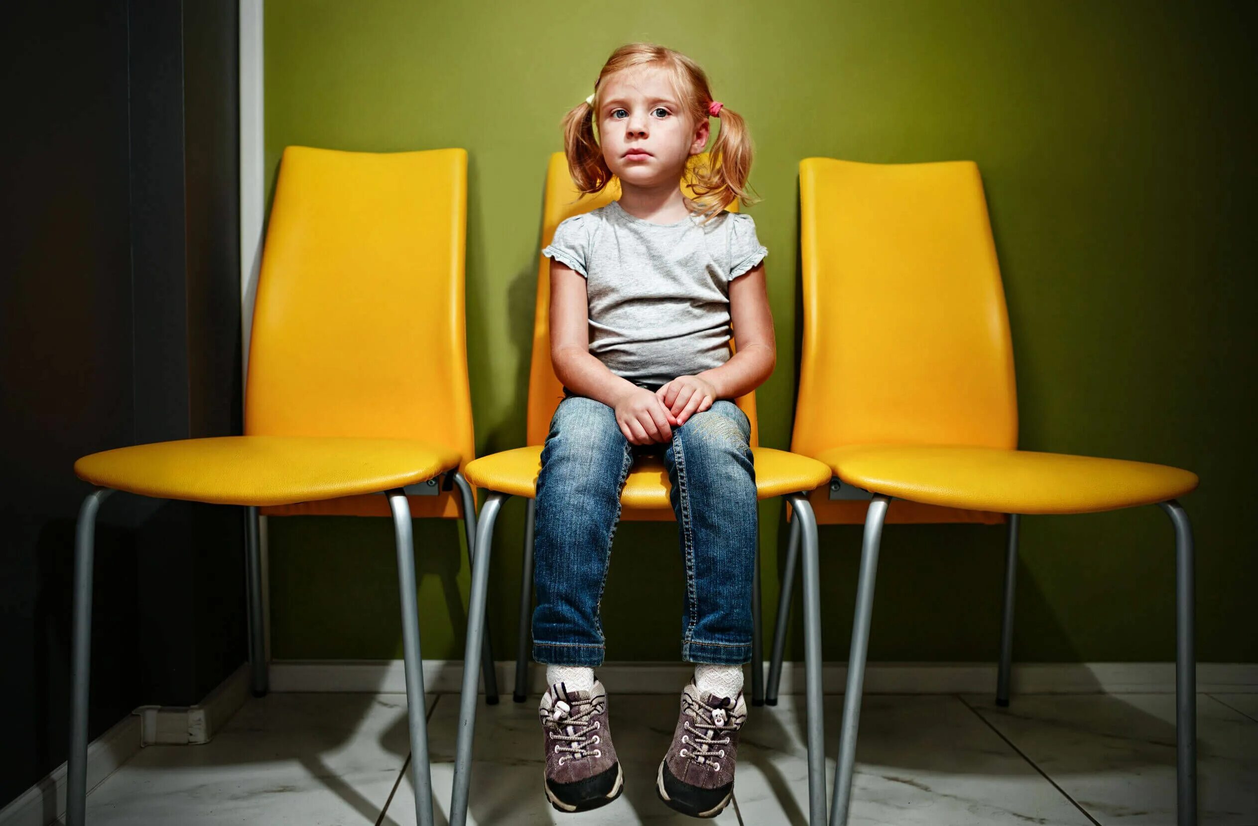 Терпеть картинка для детей. Грустный малыш. Kids are waiting. Ясель или яслей. Kids on the run klingande vargen.