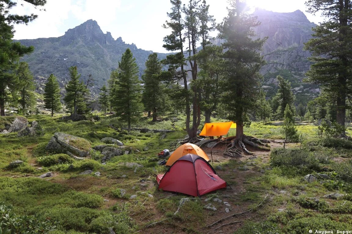 Борус Ергаки. Ергаки поход в горы. Ергаки палаточный лагерь. Ергаки туристы.