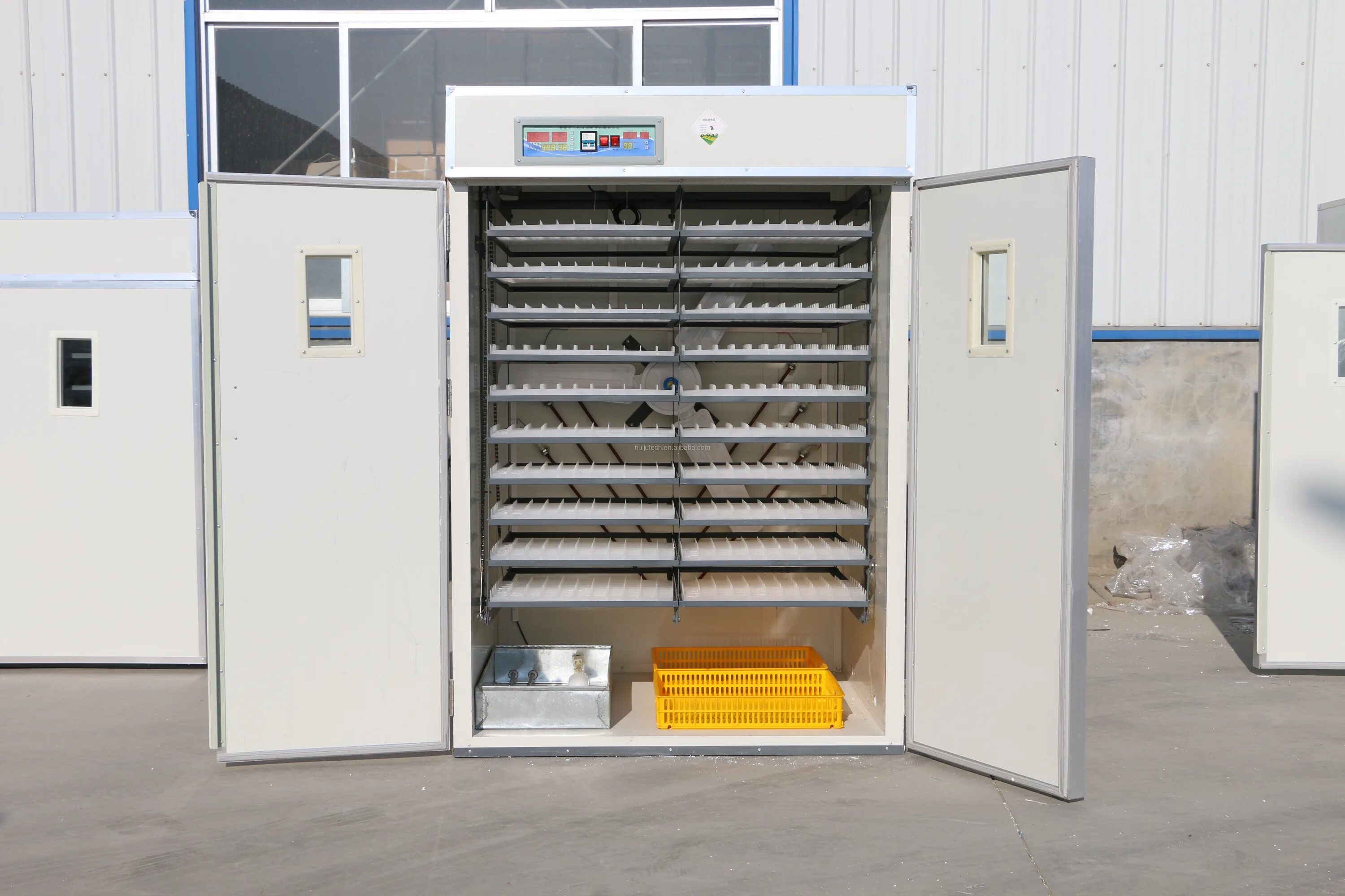 Инкубатор fully automatic egg incubator. Инкубатор промышленный. инкубатор производственный. современный инкубатор для яиц. инкубатор для яиц на птицефабрике.