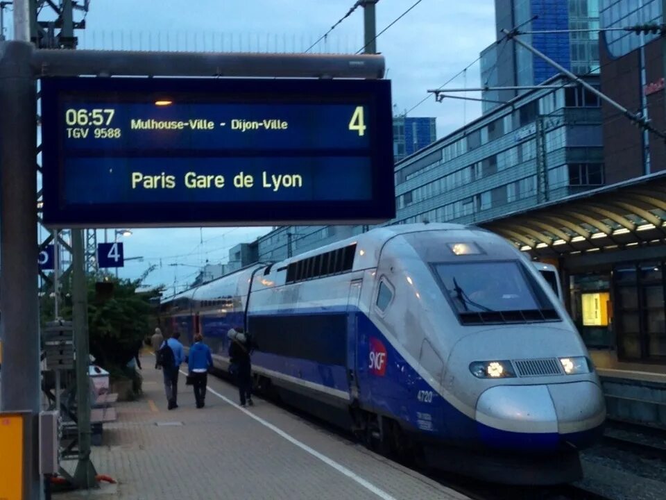 Tgv atlantique внутри. Париж лион поезд. Скоростной поезд tgv франция. Высокоскоростные поезда франции tgv. Французские скоростные поезда tgv.