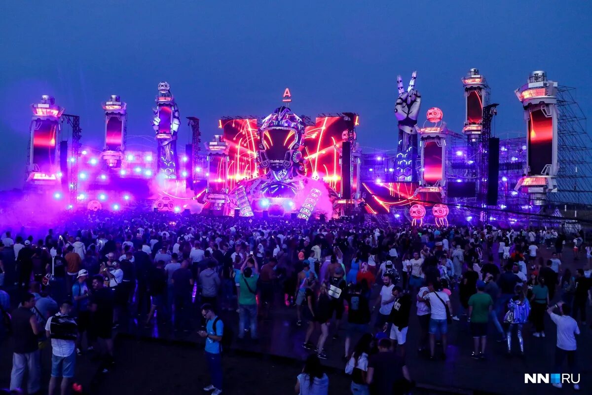 Alfa future people нижний новгород. Alpha future people 2022. альфа фьюче пипл 2019. Alfa future people 2018. фьюче фон нижний новгород.