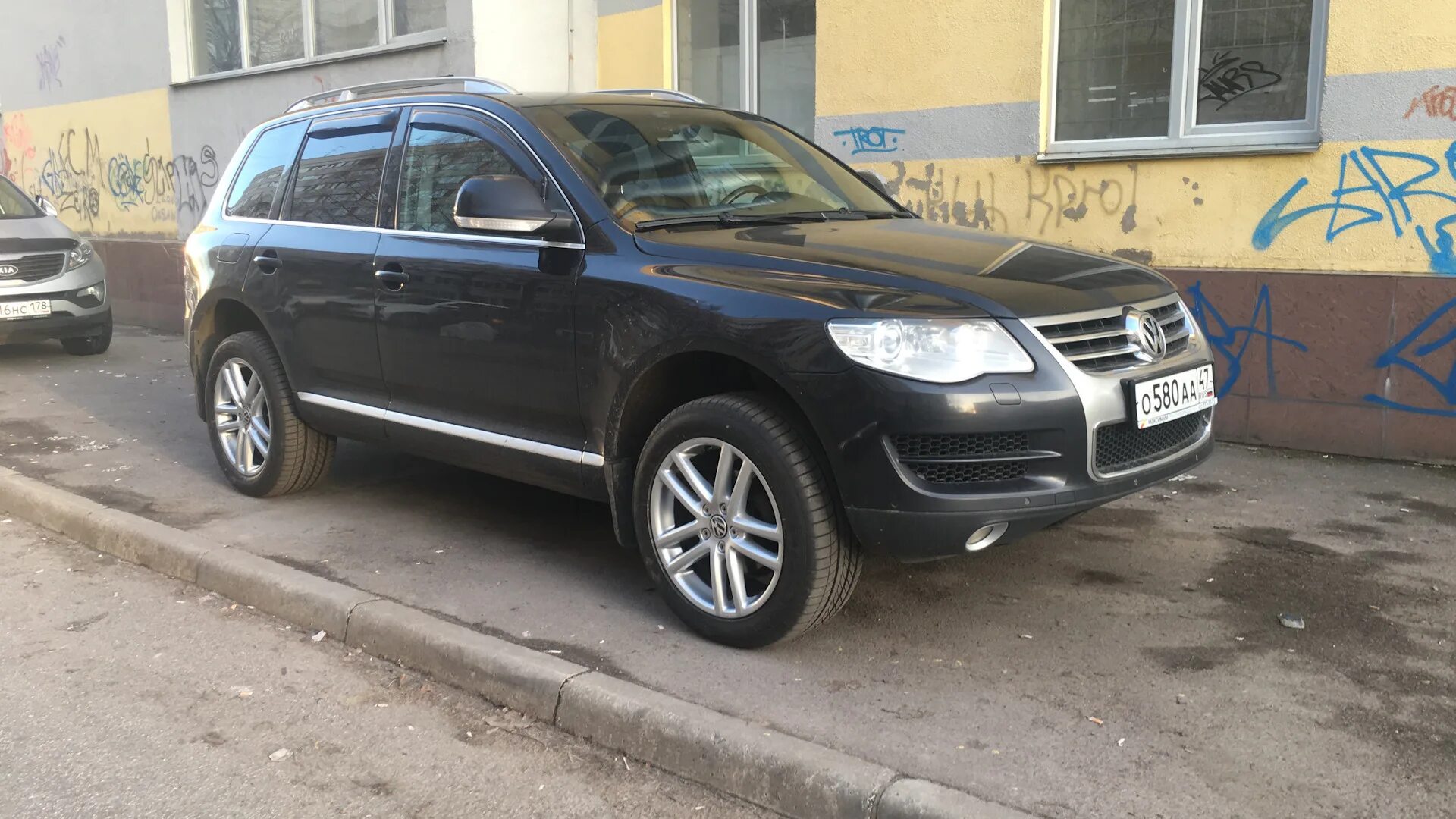 Фольксваген туарег 2008 купить. Фольксваген Туарег 2008 2.5 дизель. Volkswagen Touareg 2.5 r5 TDI. Фольксваген Туарег 2008. Туарег 2008 2.5 дизель диски.