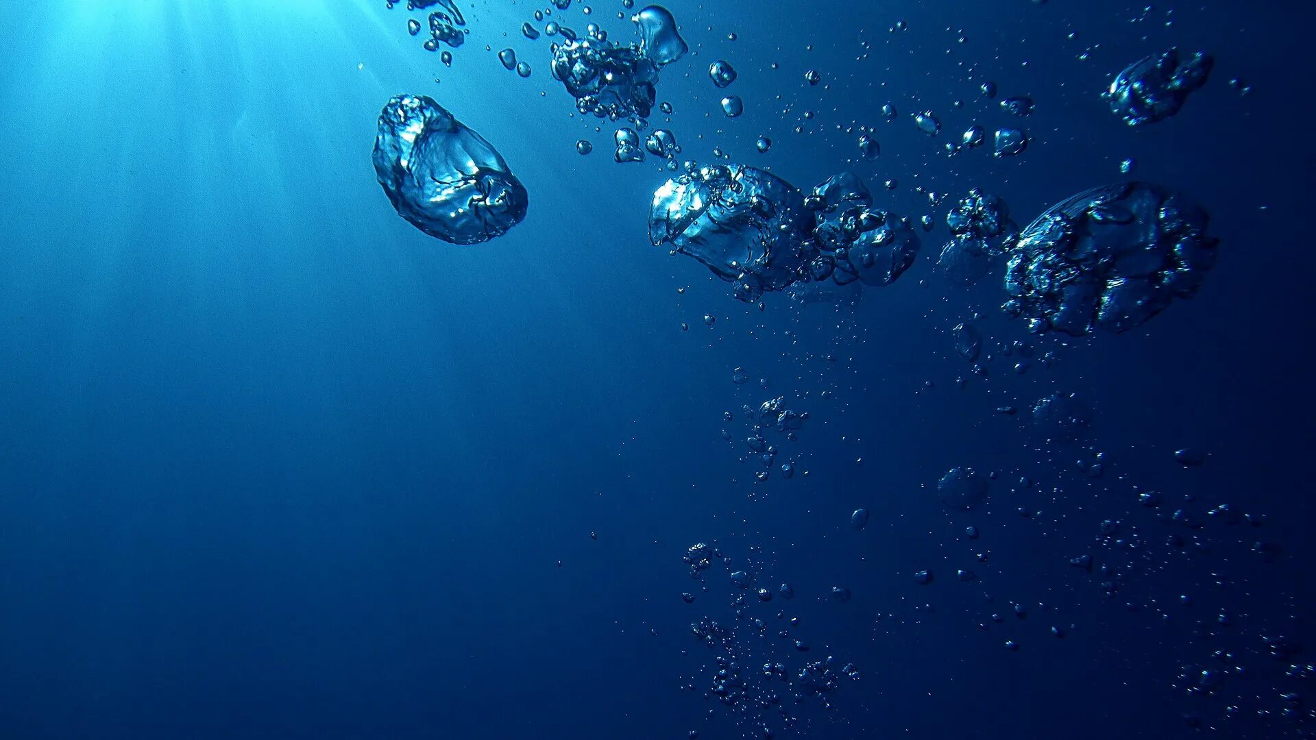 Воды а6. Вода фон. Под водой. Синяя вода. Пузыри под водой.