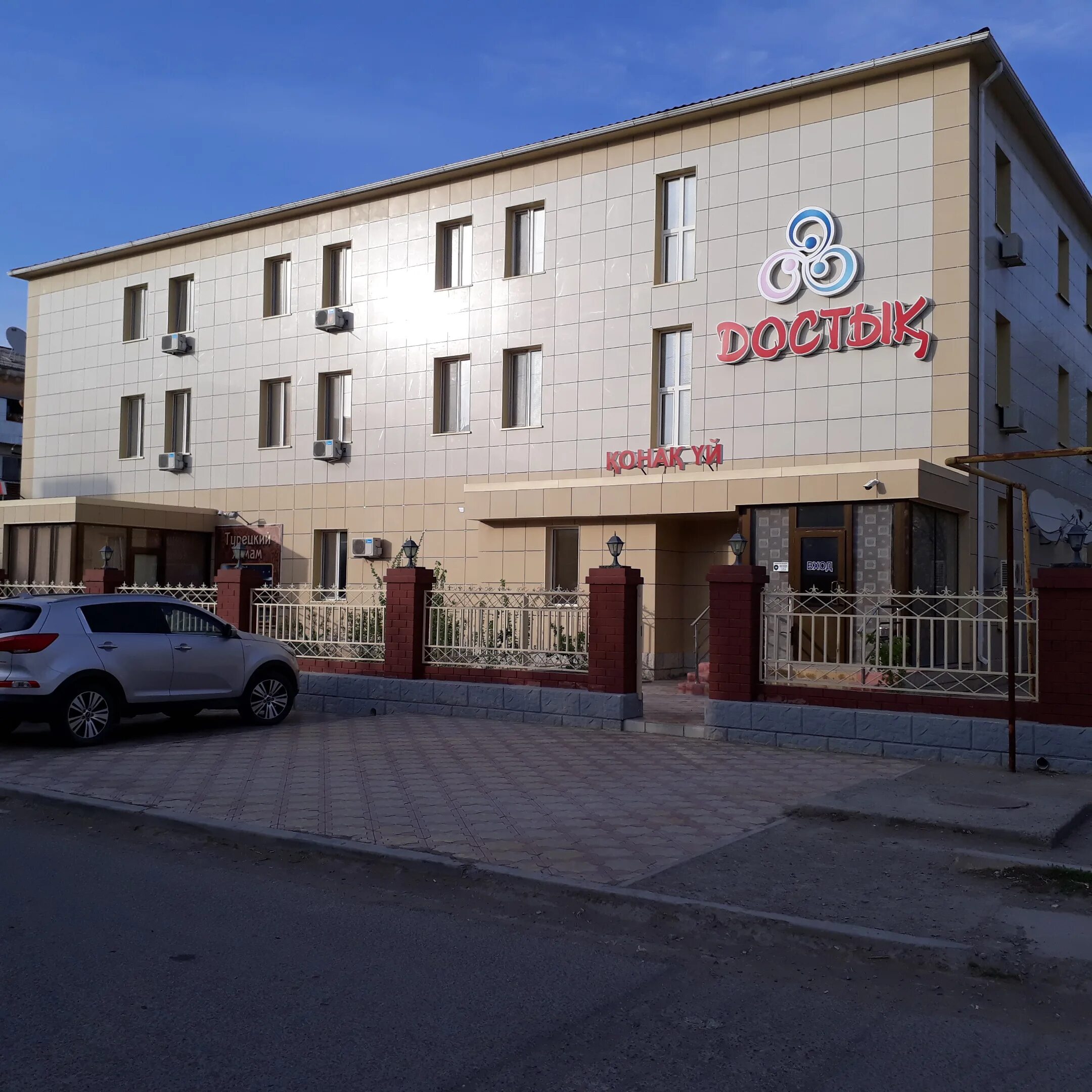 атырау,ул абая,11. улица абая 17 атырау. махамбета утемисова в атырау. атырау улицы. дороги казахстана.