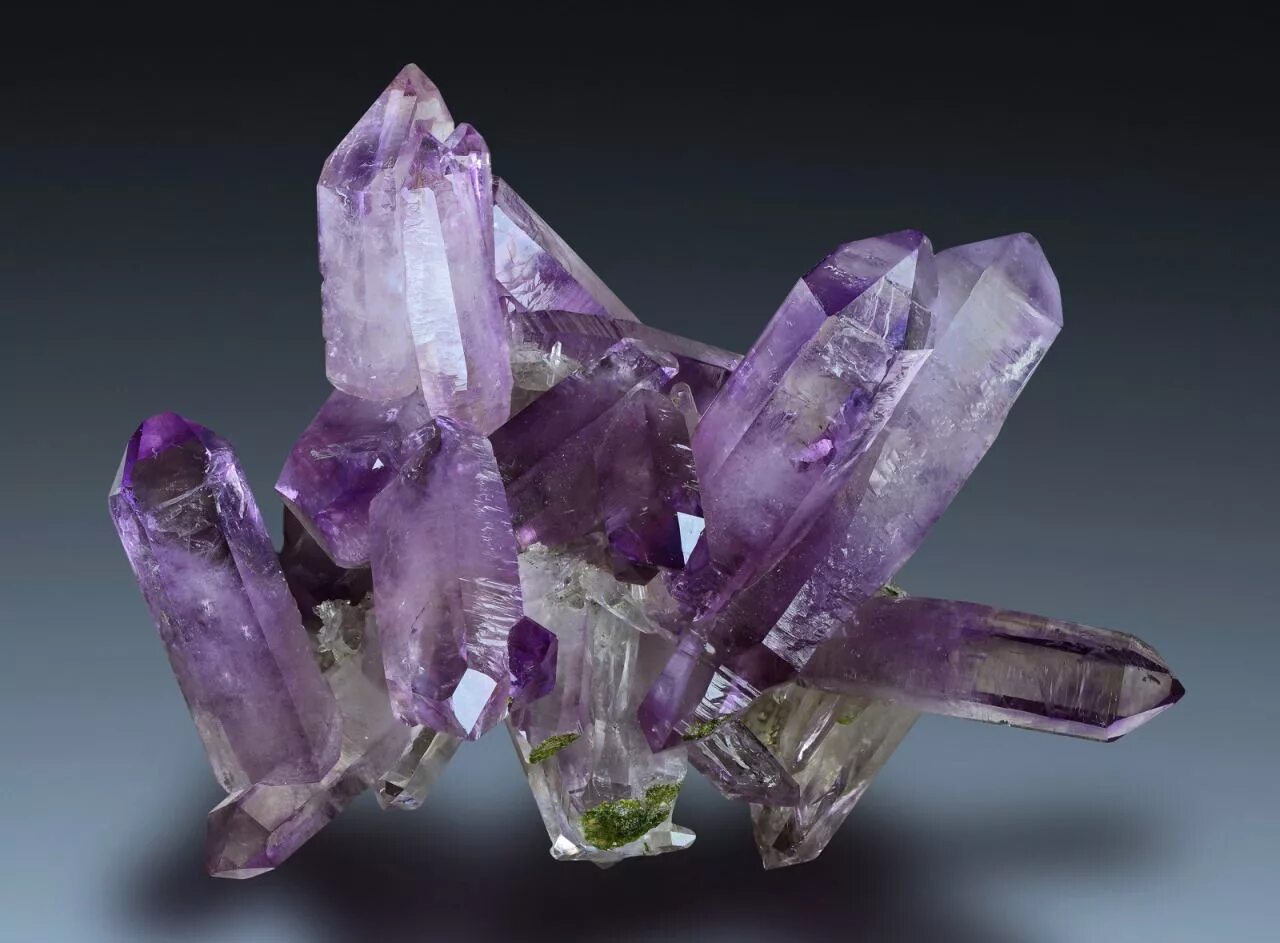 La crystal. Кварц аметист минерал. Кристалл аметист Веракрус. Kristall Minerals с120. Аметист фантомный Кристалл.