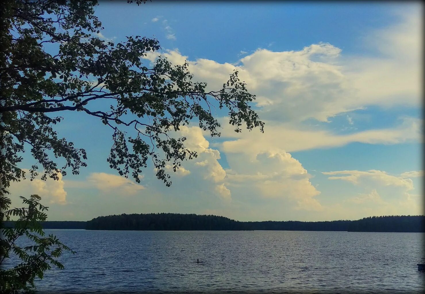 озеро зеркальное ленинградская область фото. камень разбитое сердце озеро зеркальное. погода зеркальное ленинградская область. озеро зеркальное калужская область. пансионат озеро зеркальное.