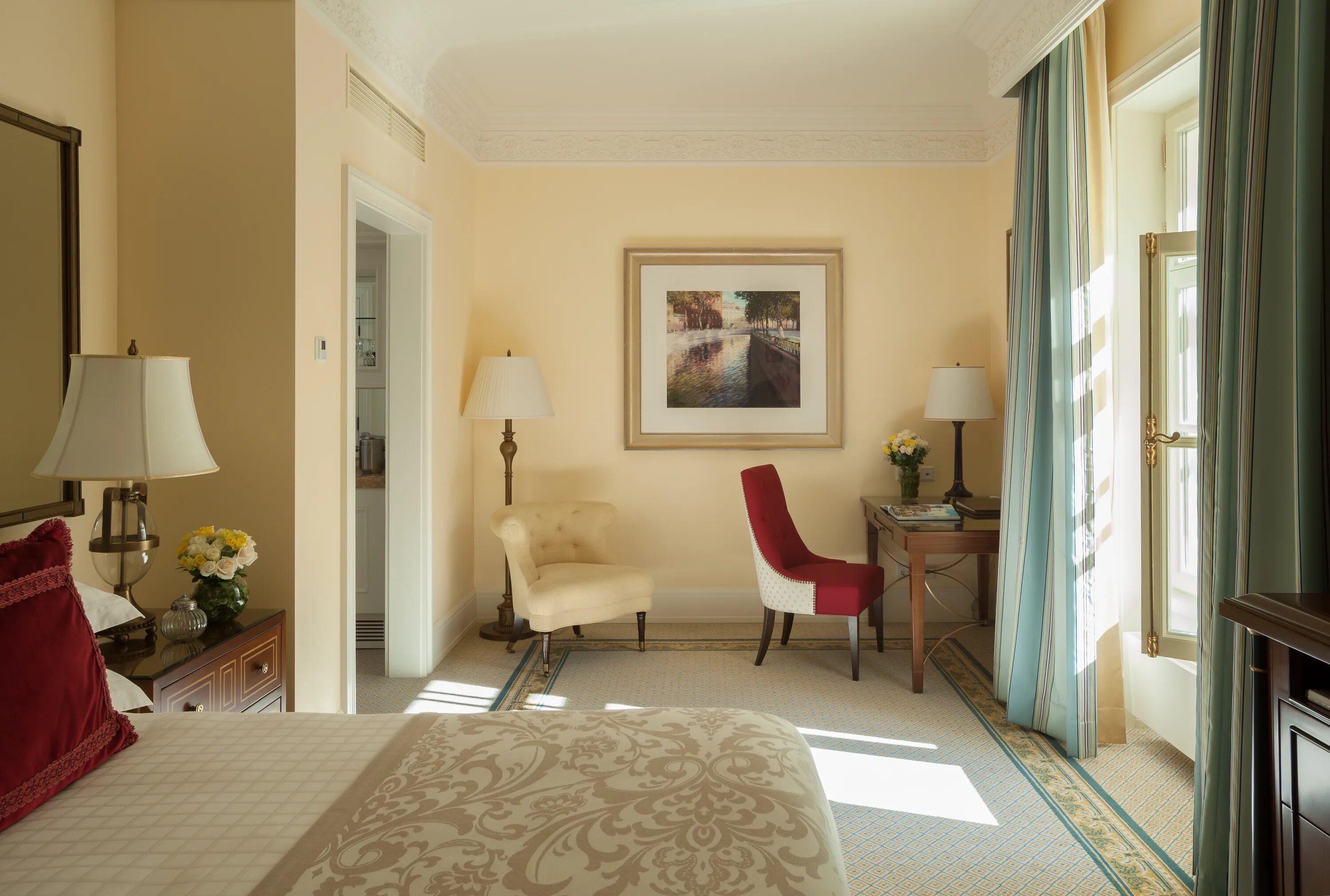 Four seasons saint. Four seasons hotel lion palace st. Four seasons hotel lion palace санкт-петербург. Гостиница four seasons санкт-петербург. Отель four seasons lion palace 5*.