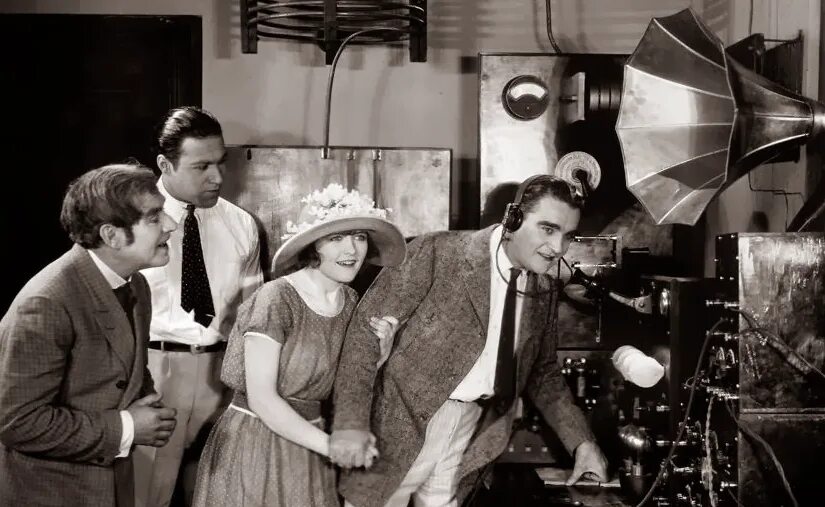 Радио начала 20 века. Радиоузел 1926. Radio 20. Радиовещание 1920. Radio 20.