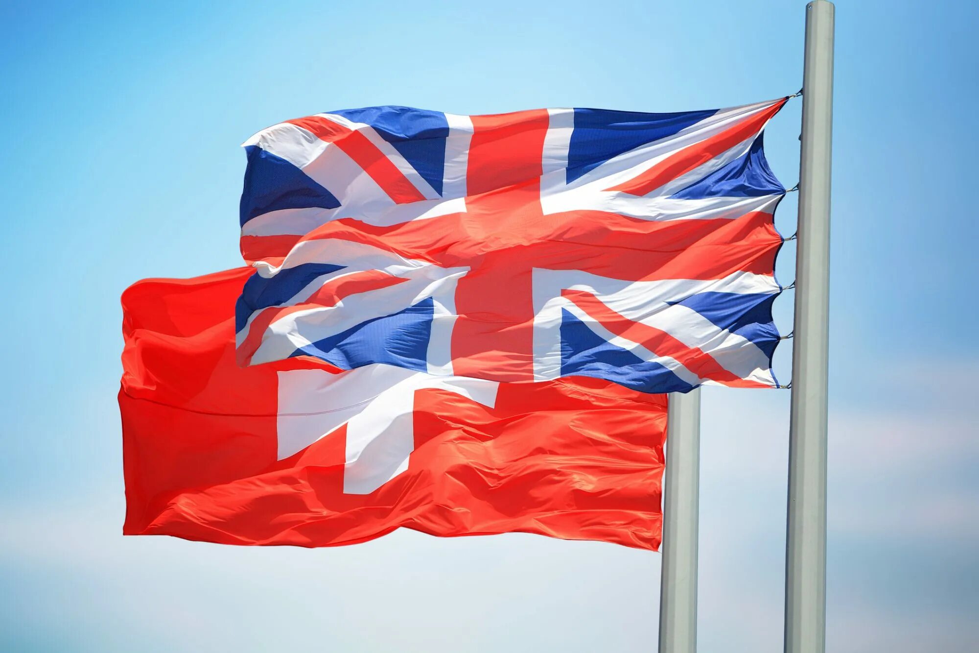 Канаде два государственных языка французский и. Франция и Великобритания. Британия и Франция. Английский и французский флаг. Канада английский и французский.