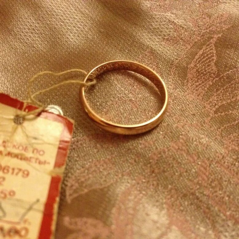 мистические кольца. советские обручальные кольца. если потерял обручальное кольцо. найдено кольцо. потеря обручального кольца примета.