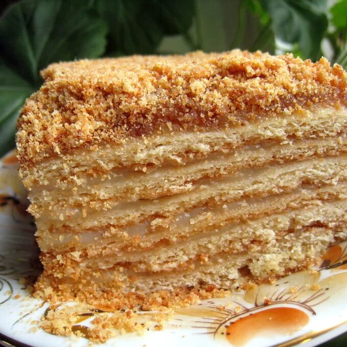 Высоцкая медовик. Торт рыжик медовый со сметанным кремом. Медовик рыжик коржи. Торт медовик заварной рыжик. Медовик рыжик коржи.