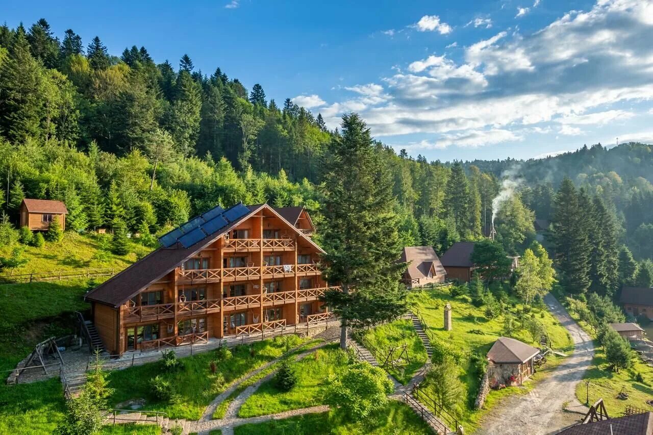 Преимущества отдыха. Отдых на природе. Семья в горах. Преимущества отдыха. Виды активного отдыха.