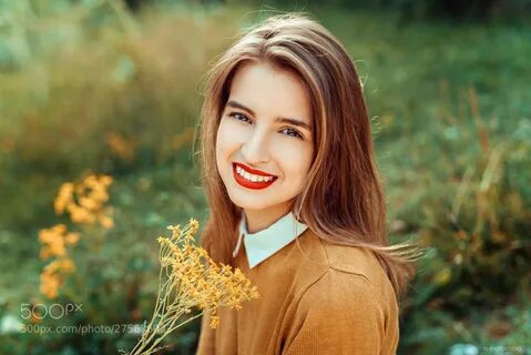 Кротко улыбнулся