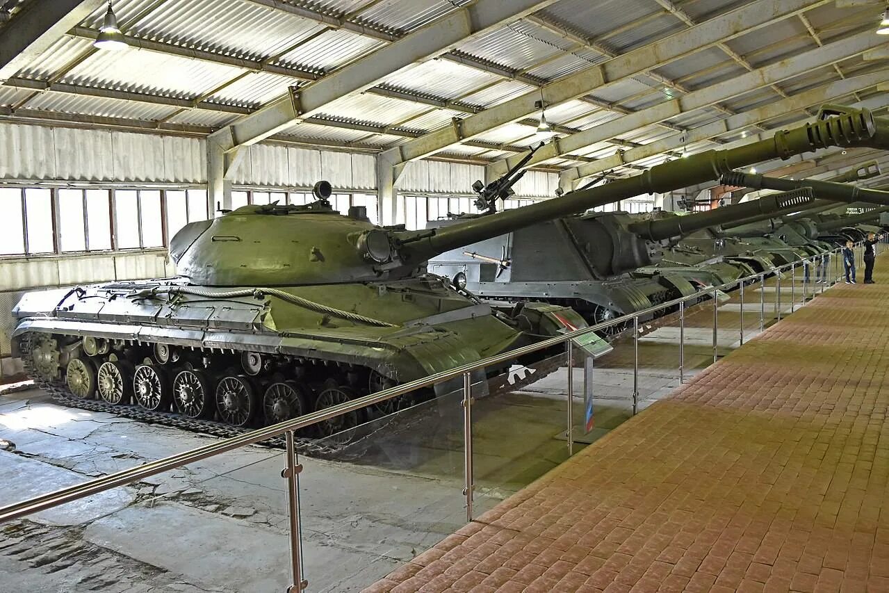 Танки десятки. Советский тяжелый танк т-10 м. Т-10 танк. Т-10 танк СССР. Т10 танк экипаж.