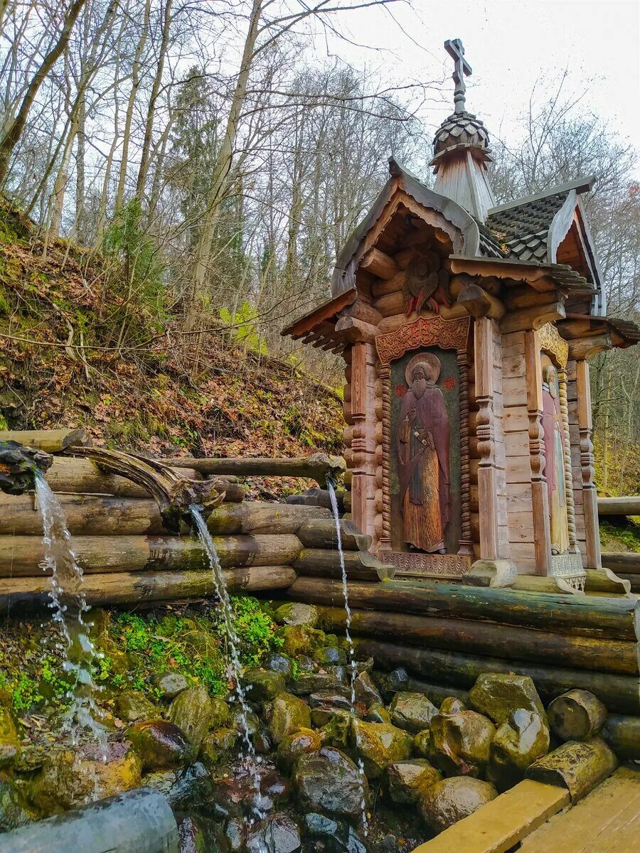 Сергиев родник. Родник Сергия Радонежского Гремячий ключ. Сергиев Посад Родник Гремячий ключ. Водопад Гремячий ключ Сергиев Посад. Сергиев Посад Святой источник Гремячий.