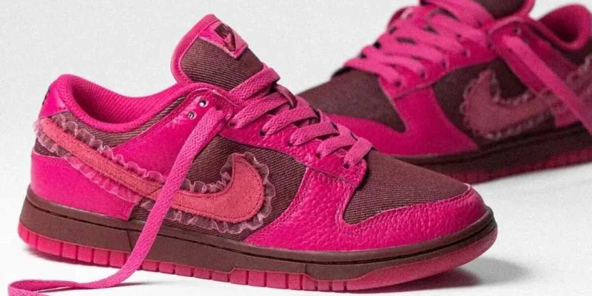 Nike sb dunk low strangelove. Данки валентинов день. Nike sb dunk low. Nike dunk low team red (2022). Nike dunk low valentine's day 2022.