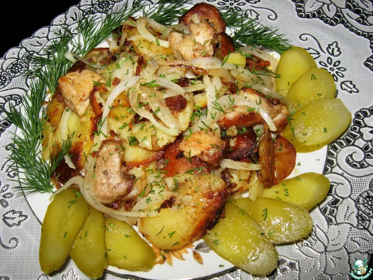 Курица с огурцами солеными тушеная. Приготовить курицу с солеными огурцами. Курица в прованских травах. Курица на пару. Приготовить курицу с солеными огурцами.
