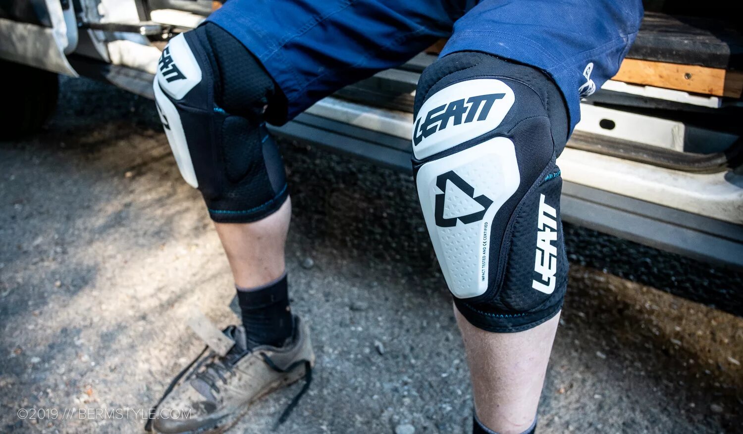 Leatt dual axis pro. Leatt 3df 6.0 knee guard. наколенники leatt dual axis. наколенники leatt enduro knee guard (white/black, l/xl, 2025). leatt 3df hybrid.