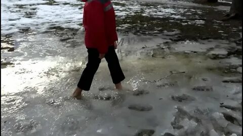 Босиком по лужам песни