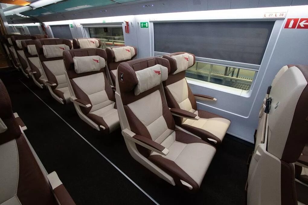 Boeing 777-300er комфорт класс. Комфорт поезд ласточка 820. Сапсан вагон эконом плюс. Сапсан бизнес класс 780а. Сапсан 10 вагон.