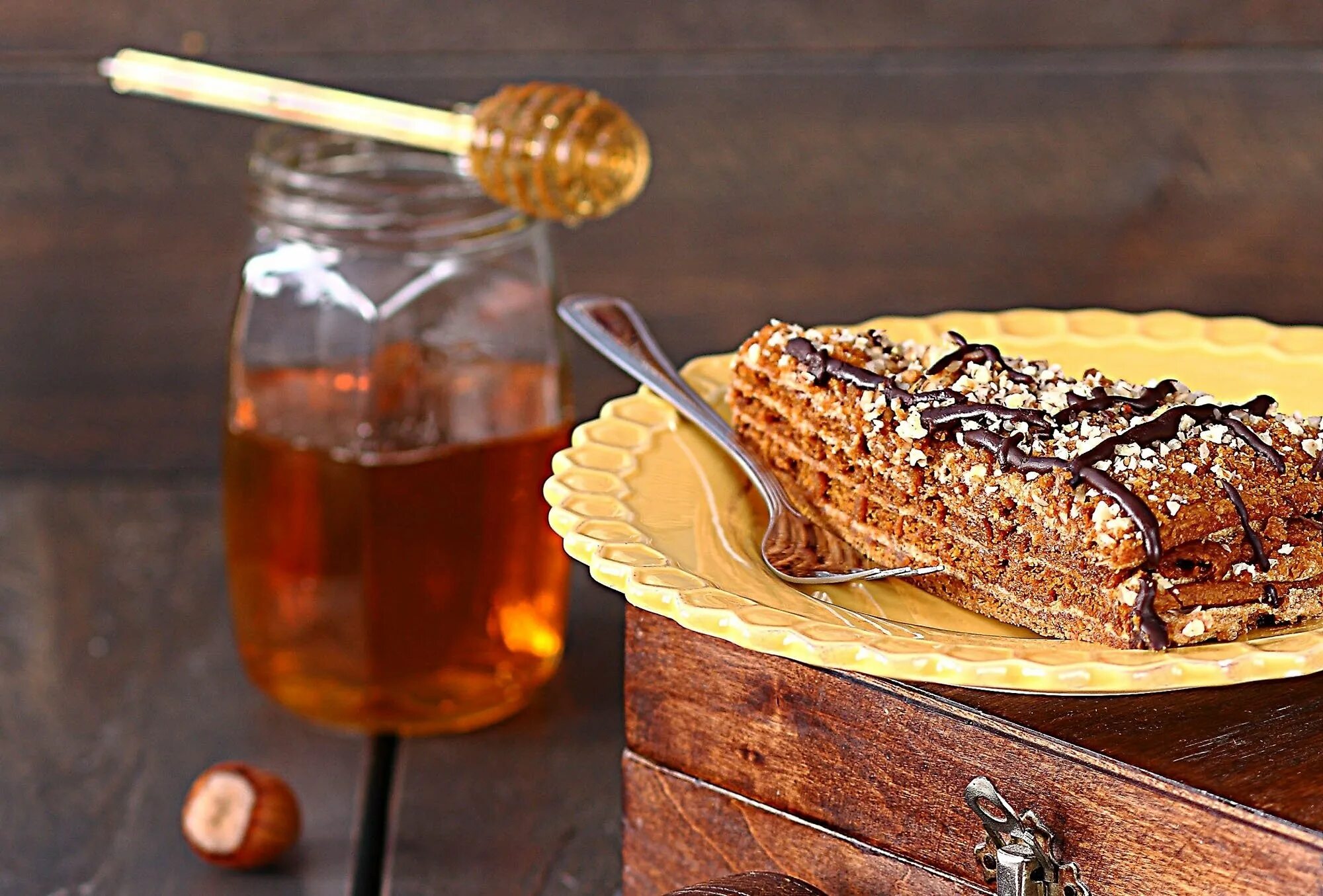 Десерты из меда. Мед в кулинарии. Блюда с медом. Мед в кулинарии выпечка. Десерты с медом.