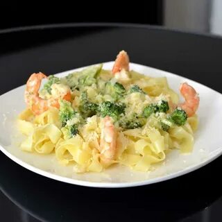 Сливочная паста с креветками и брокколи