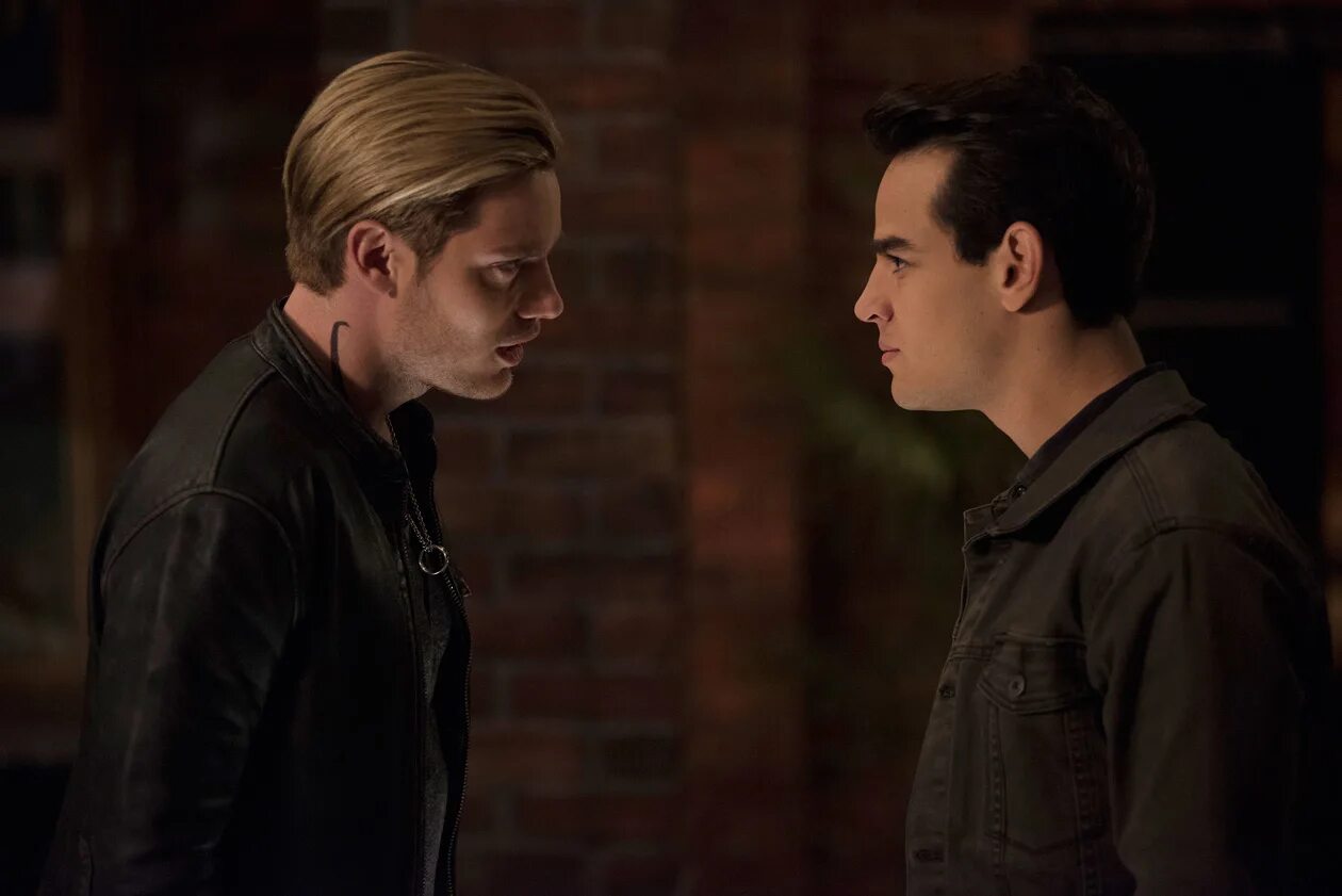 сандра боргманн тьма. болотная тварь эбби аркейн. области тьмы картинки из фильма. ханс диль. Dark netflix сериал кадры.