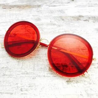 Красные солнцезащитные очки
