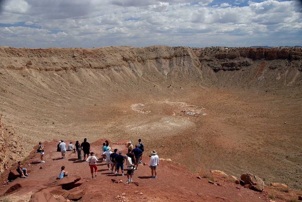 Краткр. Кратер аризонского метеорита. Мексика юкатан чиксулуб. Мирный якутия кимберлитовая трубка. "врата ада" (дарваза), туркменистан.