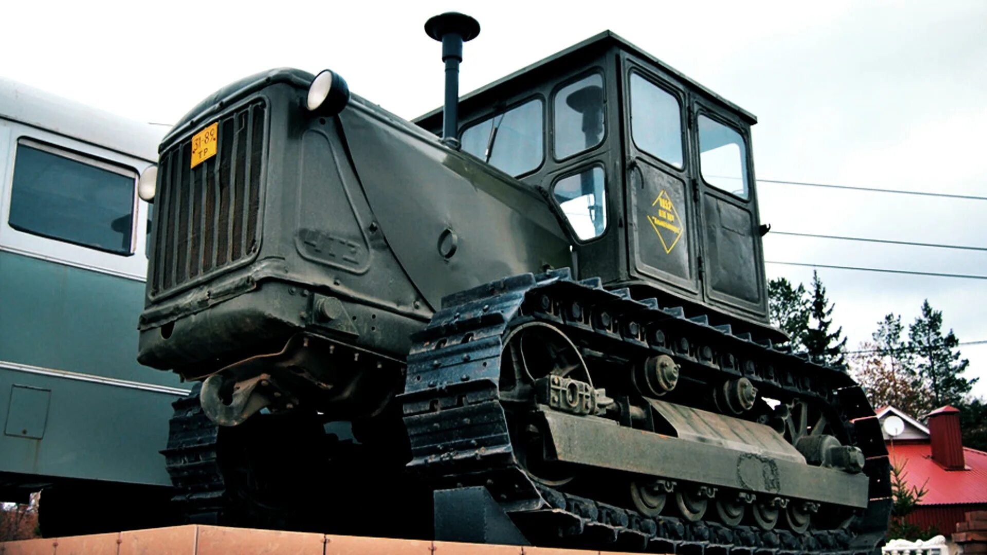 Бульдозер т 100. Чтз т-100. гусеничный трактор чтз т-100. трактор сталинец 100. чтз 100 бульдозер.